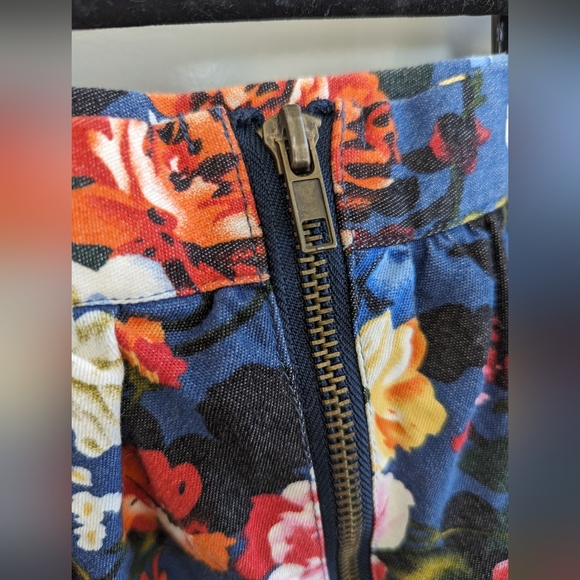 BNWOT CRUSH Floral Skirt with Zipper - Picture 3 of 6